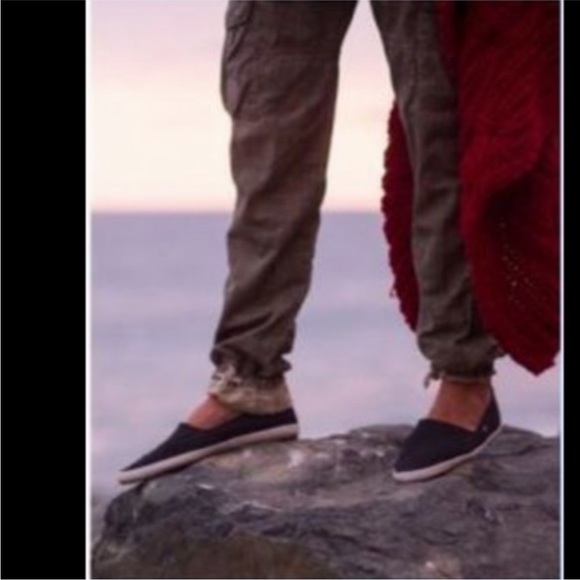 Blue Sanuk Flats - Picture 2 of 7